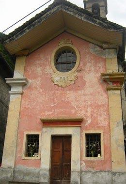 Dettaglio della facciata dell'oratorio di San Fabiano.