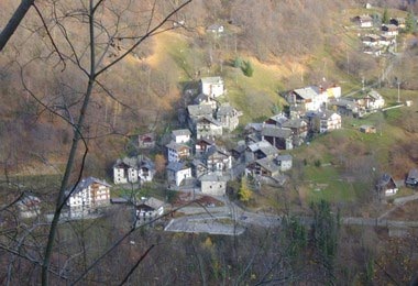 Frazione Dughera in autunno.